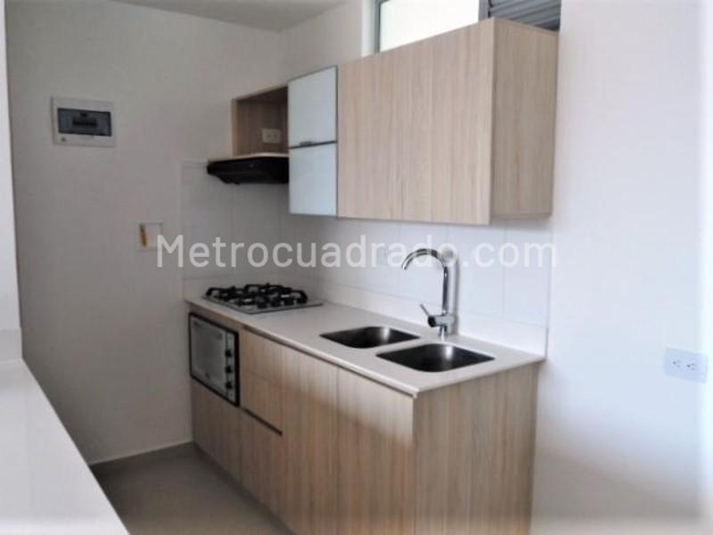 Apartamento de 3 Alcobas con Balcón y Parqueadero Cubierto en El Poblado - 4