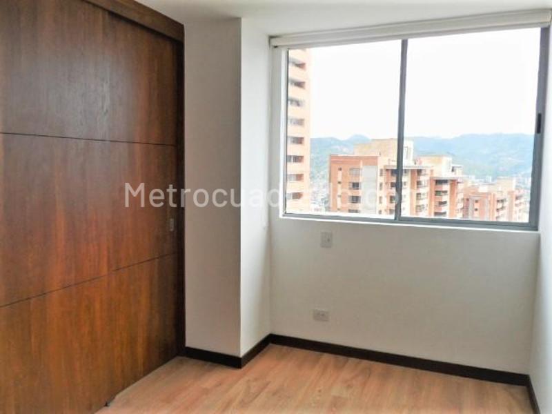 Apartamento de 3 Alcobas con Balcón y Parqueadero Cubierto en El Poblado - 8