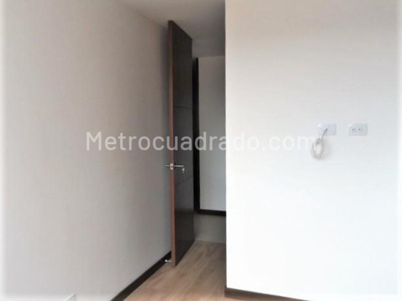Apartamento de 3 Alcobas con Balcón y Parqueadero Cubierto en El Poblado - 9