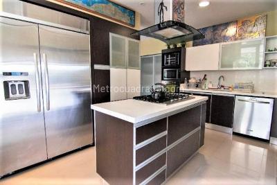 Apartamento de 3 alcobas en venta en El Poblado, Medellín, 246 m² · foto 4 de 20