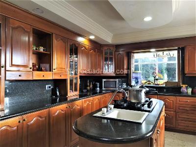 Casa de 5 alcobas en venta en El Poblado, Medellín, 430 m² · foto 5 de 16