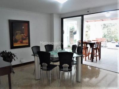 Casa de 3 alcobas en venta en El Poblado, Medellín, 266 m² · foto 3 de 20