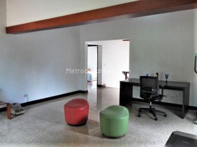 Casa de 3 alcobas en venta en El Poblado, Medellín, 266 m² · foto 9 de 20