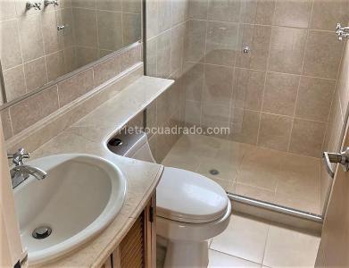 Apartamento de 3 alcobas en venta en El Poblado, Medellín, 150 m² · foto 10 de 11