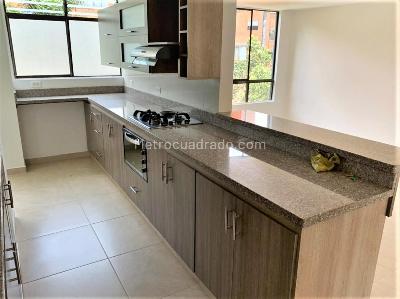 Apartamento de 3 alcobas en venta en El Poblado, Medellín, 150 m² · foto 4 de 11