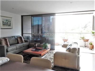 Apartamento de 2 alcobas en arriendo en El Poblado, Medellín, 92 m² · foto 2 de 11