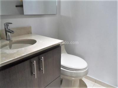 Apartamento de 2 alcobas en arriendo en El Poblado, Medellín, 92 m² · foto 8 de 11