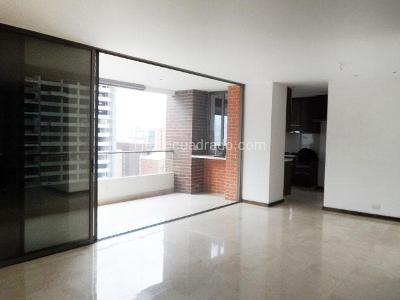 Apartamento de 3 alcobas en arriendo en El Poblado, Medellín, 136 m² · foto 2 de 12