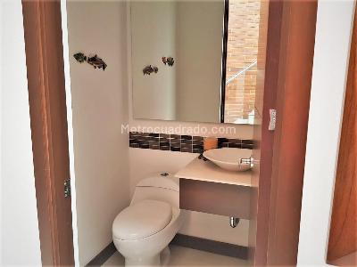 Casa de 3 alcobas en venta en El Atravezado, Envigado, 204 m² · foto 12 de 18