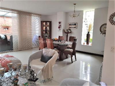 Casa de 3 alcobas en venta en El Atravezado, Envigado, 204 m² · foto 2 de 18