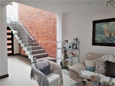 Casa de 3 alcobas en venta en El Atravezado, Envigado, 204 m² · foto 4 de 18