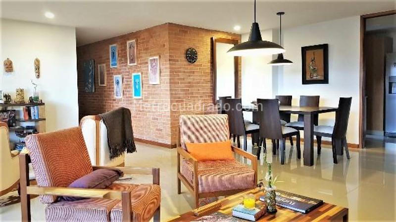 3BR Apartment with Balcony and Covered Parking in Los Balsos, El Poblado - 2