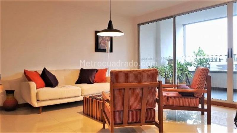 3BR Apartment with Balcony and Covered Parking in Los Balsos, El Poblado - 3