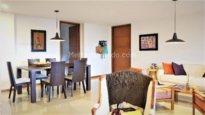 3BR Apartment with Balcony and Covered Parking in Los Balsos, El Poblado - 4