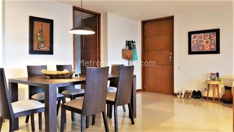 3BR Apartment with Balcony and Covered Parking in Los Balsos, El Poblado - 5