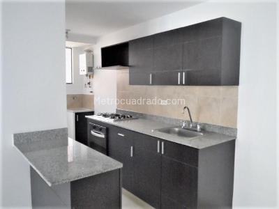 Apartamento de 3 alcobas en arriendo en Los Balsos, Medellín, 80 m² · foto 3 de 12