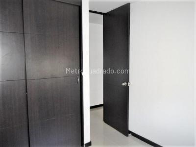 Apartamento de 3 alcobas en arriendo en Los Balsos, Medellín, 80 m² · foto 8 de 12