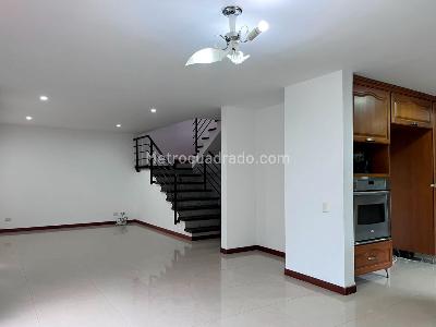 Casa de 3 alcobas en venta en Loma Del Chocho, Envigado, 230 m² · foto 3 de 20