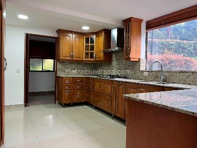 Casa de 3 alcobas en venta en Loma Del Chocho, Envigado, 230 m² · foto 5 de 20