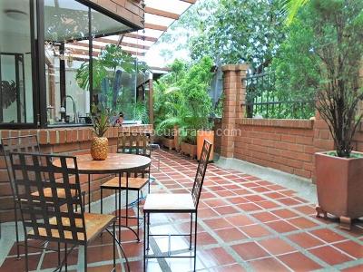 Apartamento de 2 alcobas en venta en El Poblado, Medellín, 150 m² · foto 5 de 13