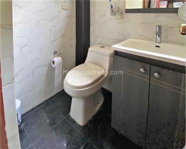 Apartamento de 3 alcobas en venta en El Poblado, Medellín, 237 m² · foto 12 de 17