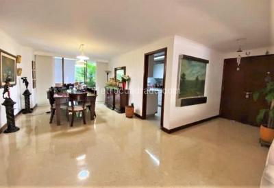 Apartamento de 3 alcobas en venta en El Poblado, Medellín, 237 m² · foto 4 de 17