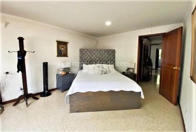 Apartamento de 3 alcobas en venta en El Poblado, Medellín, 237 m² · foto 8 de 17