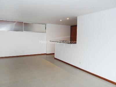 Apartamento de 2 alcobas en arriendo en El Poblado, Medellín, 130 m² · foto 3 de 10