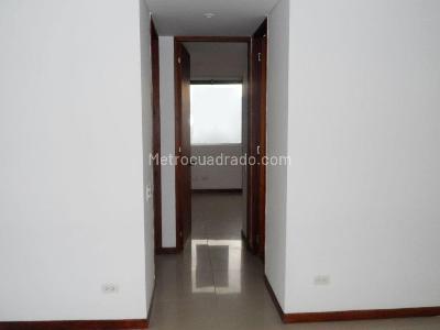 Apartamento de 2 alcobas en arriendo en El Poblado, Medellín, 130 m² · foto 6 de 10