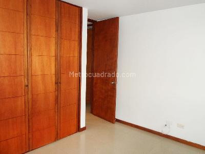 Apartamento de 2 alcobas en arriendo en El Poblado, Medellín, 130 m² · foto 8 de 10