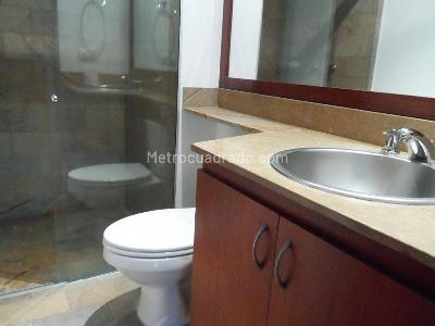 Apartamento de 2 alcobas en arriendo en El Poblado, Medellín, 130 m² · foto 9 de 10