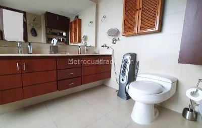 Apartamento de 3 alcobas en venta en El Tesoro, Medellín, 230 m² · foto 11 de 14