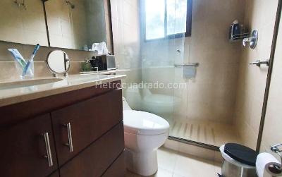 Apartamento de 3 alcobas en venta en El Tesoro, Medellín, 230 m² · foto 13 de 14