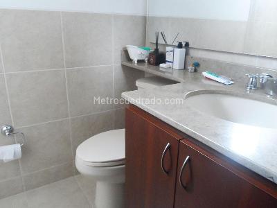 Apartamento de 3 alcobas en arriendo en El Poblado, Medellín, 250 m² · foto 14 de 16