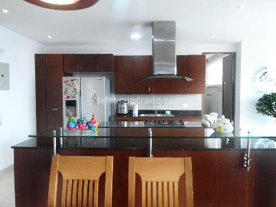 Apartamento de 3 alcobas en arriendo en El Poblado, Medellín, 250 m² · foto 3 de 16