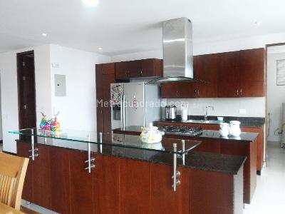 Apartamento de 3 alcobas en arriendo en El Poblado, Medellín, 250 m² · foto 4 de 16