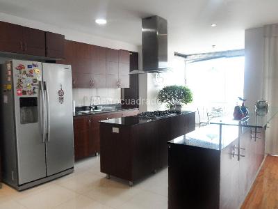 Apartamento de 3 alcobas en arriendo en El Poblado, Medellín, 250 m² · foto 6 de 16