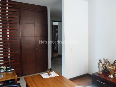 Apartamento de 3 alcobas en arriendo en El Poblado, Medellín, 250 m² · foto 9 de 16