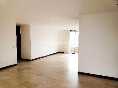 Apartamento en venta en El Poblado, Medellín · foto 2 de 18