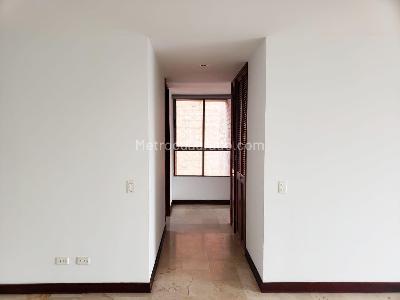 Apartamento en venta en El Poblado, Medellín · foto 8 de 18