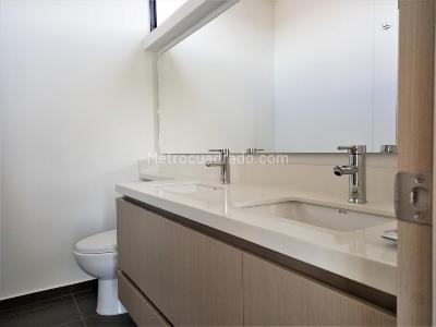 Apartamento de 2 alcobas en venta en El Poblado, Medellín, 148 m² · foto 17 de 20