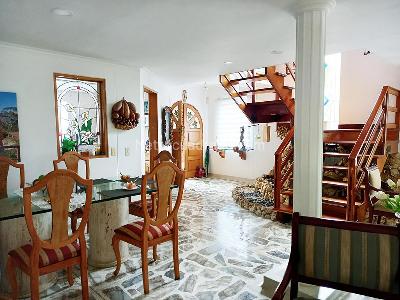 Casa de 4 alcobas en venta en El Poblado, Medellín, 295 m² · foto 4 de 20
