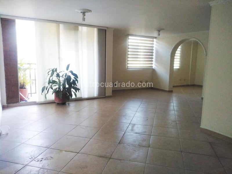 4BR Apartment in Jardines (222 m²) - 2