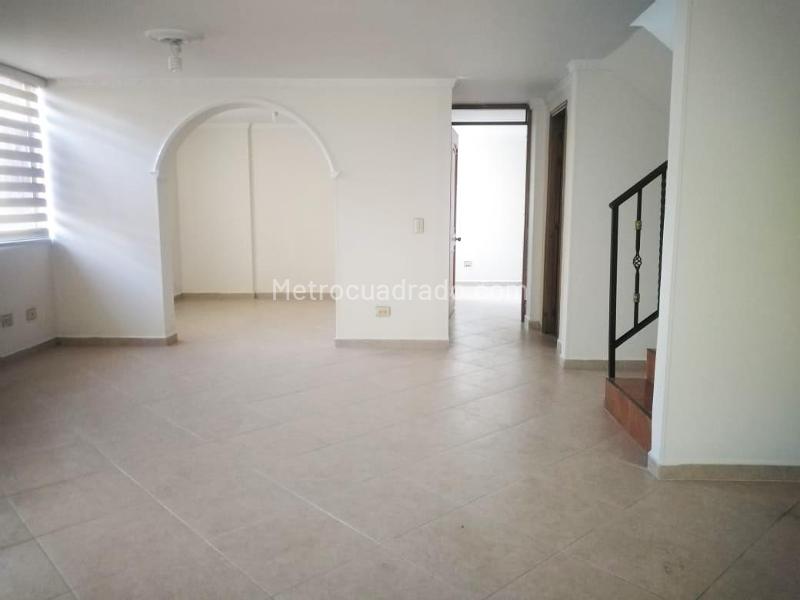 4BR Apartment in Jardines (222 m²)