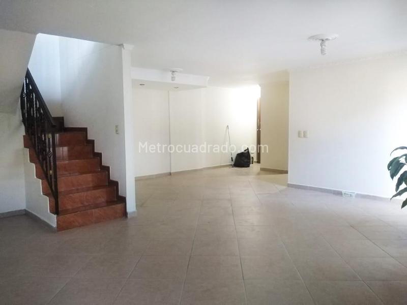 4BR Apartment in Jardines (222 m²) - 3