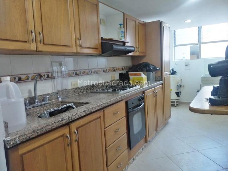 4BR Apartment in Jardines (222 m²) - 4