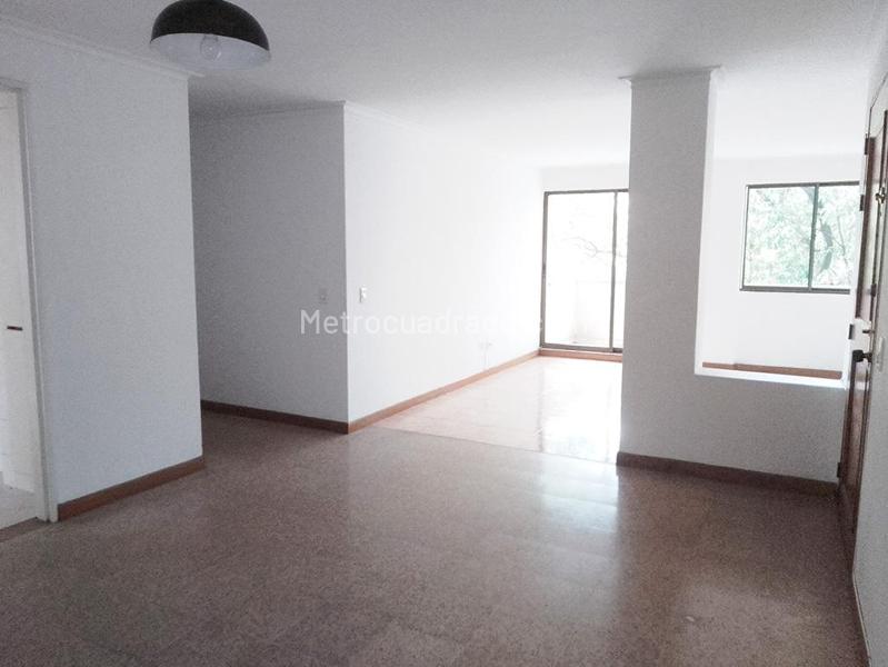 Apartamento de 3 Alcobas en El Poblado (Aguacatala) cerca del CC Oviedo