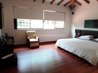 Casa de 3 alcobas en venta en El Poblado, Medellín, 298 m² · foto 10 de 20