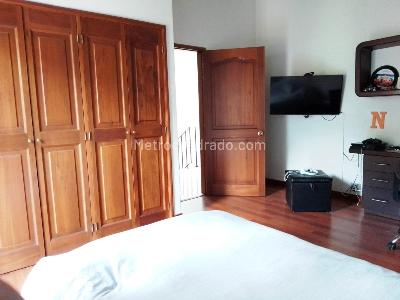 Casa de 3 alcobas en venta en El Poblado, Medellín, 298 m² · foto 12 de 20