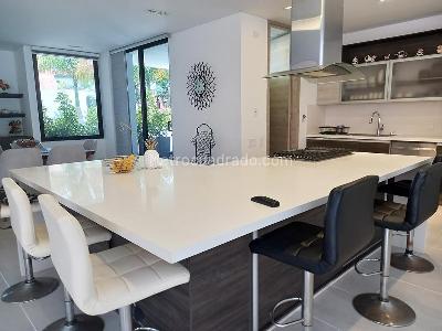 Casa de 3 alcobas en venta en El Poblado, Medellín, 930 m² · foto 10 de 20